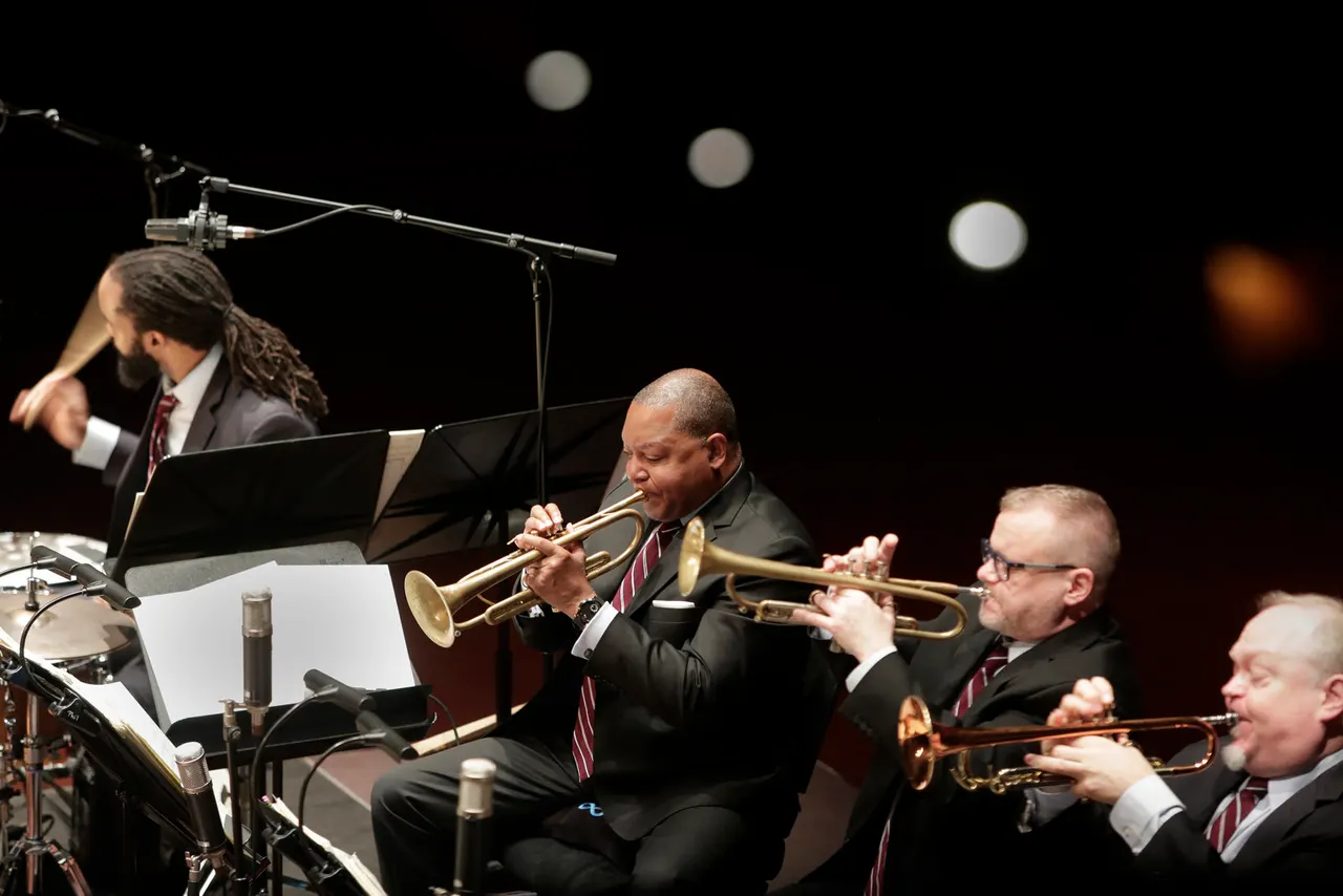 Jazz at lincoln center orchestra with wynton marsalis big band christmas