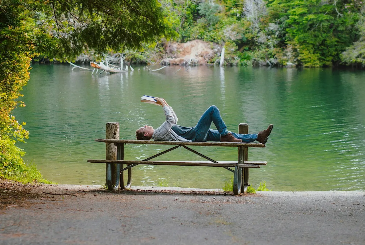 Reading hour (Luxembourg)
