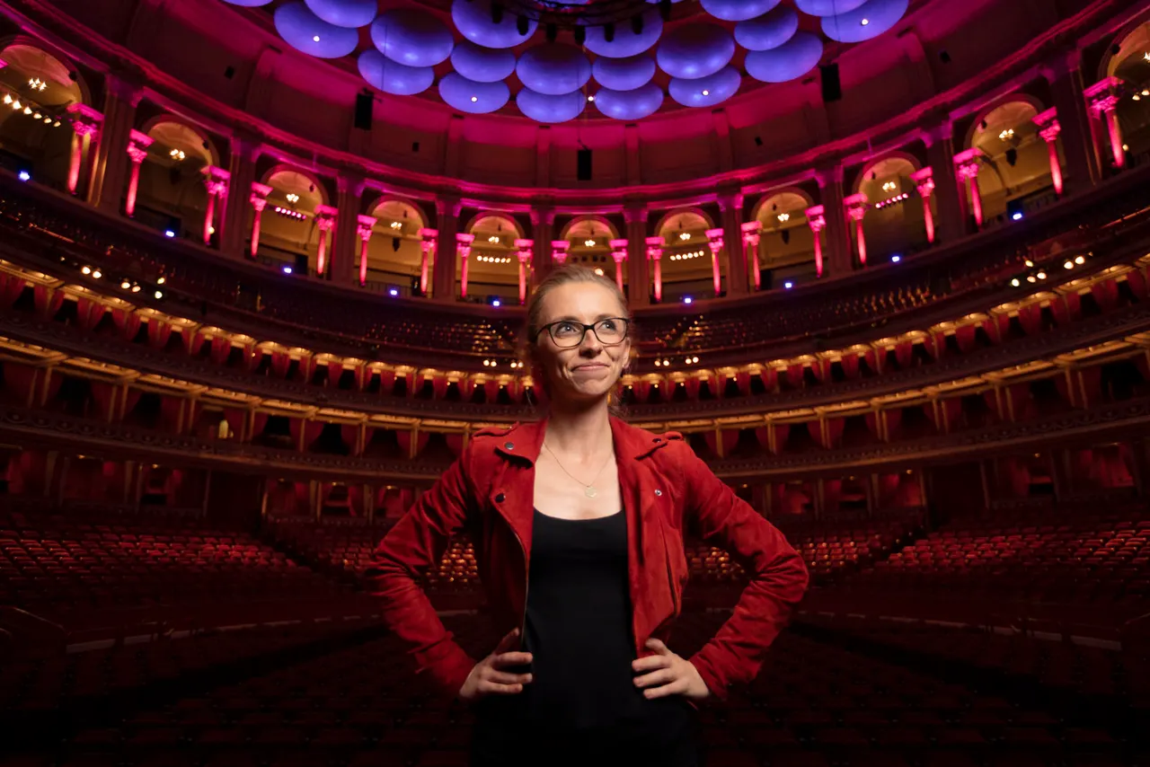 Anna Lapwood: Organ Superstar